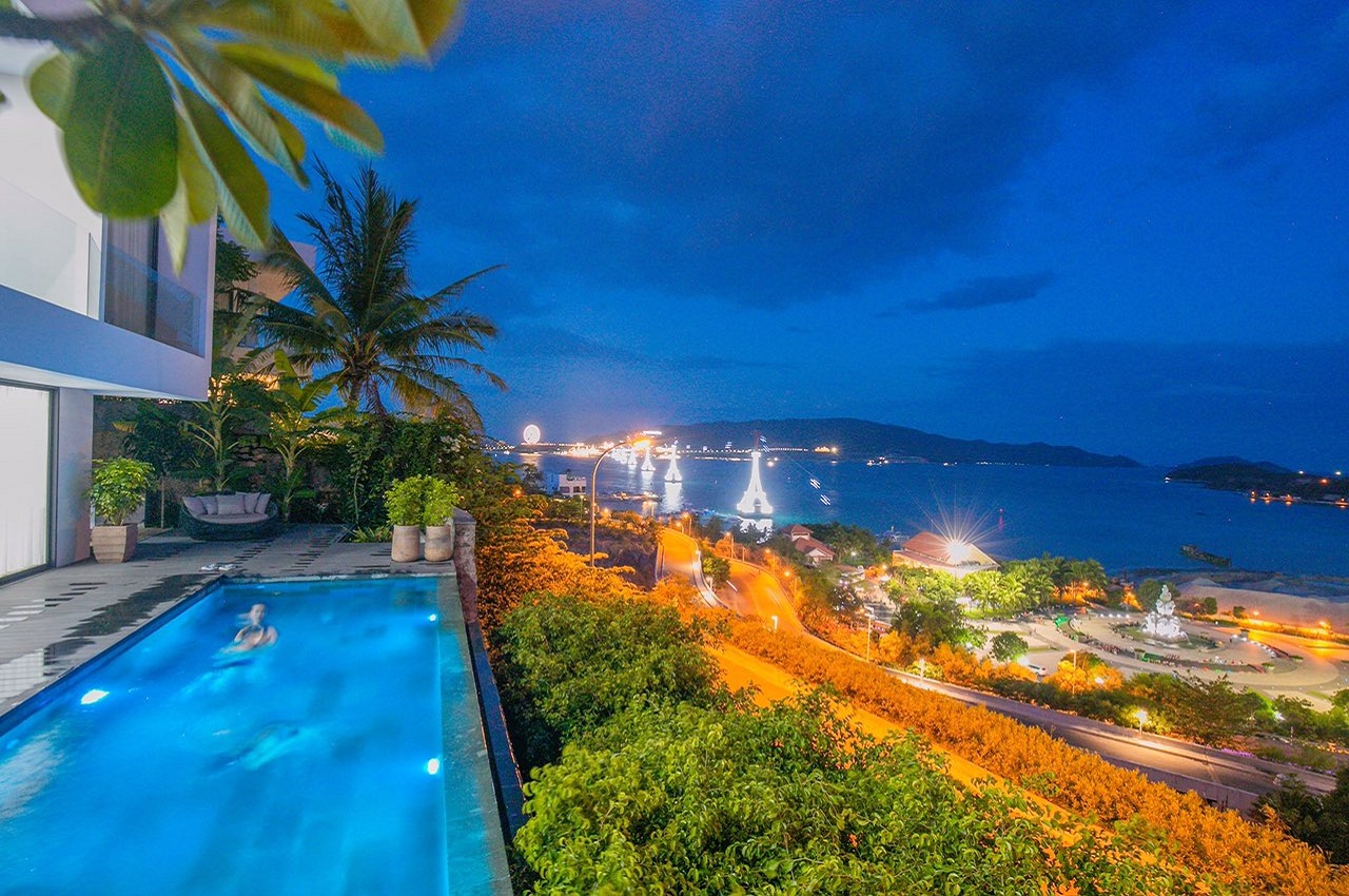 cho gia đình villa Oceanfront Nha Trang